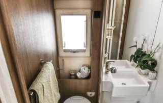 Gino – Rollerteam Auto-Roller 746 6 Berth Motorhome for Hire (9) Gino Rollerteam Auto Roller 746 6 Berth Motorhome for Hire 9